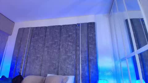 Snapshot of giselamaru chatting on 12-14-25, 11:59 online show from 12-14-25, 11:59