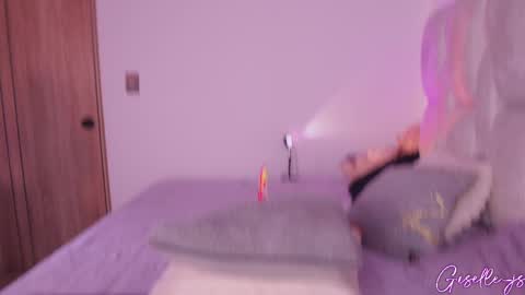 Instagram gisellee  22  online show from 02-13-25, 06:59