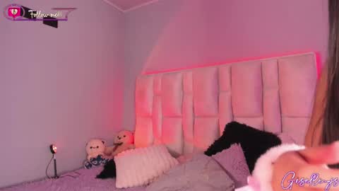 Instagram gisellee  22  online show from 02-28-25, 10:50