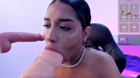 Snapshot of giselle_messy chatting on 08-01-26, 12:43 Giselle online show from 08-01-26, 12:43