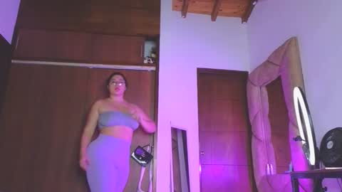 . Gisel Reyes . online show from 02-01-26, 04:22