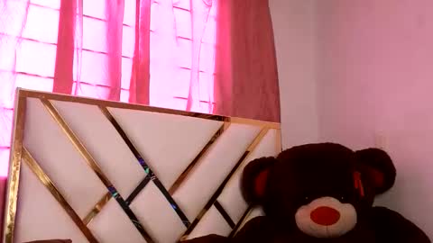 Snapshot of giselreyes1 chatting on 05-29-26, 07:45 . Gisel Reyes . online show from 05-29-26, 07:45