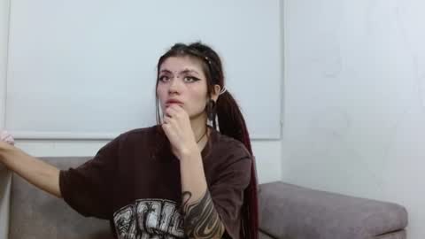 Snapshot of giulietta_mon chatting on 06-22-26, 03:47 Giulietta online show from 06-22-26, 03:47