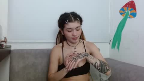 Snapshot of giulietta_mon chatting on 07-16-26, 04:07 Giulietta online show from 07-16-26, 04:07
