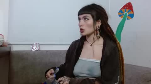 Snapshot of giulietta_mon chatting on 08-06-26, 12:34 Giulietta online show from 08-06-26, 12:34