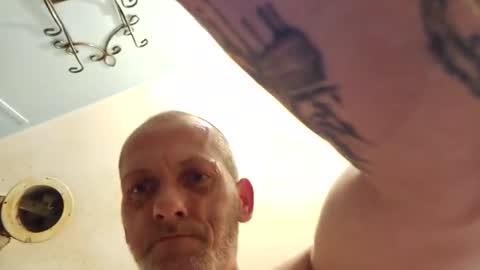 Snapshot of gixxer8282 chatting on 12-25-24, 10:17 gixxer8282 online show from 12-25-24, 10:17