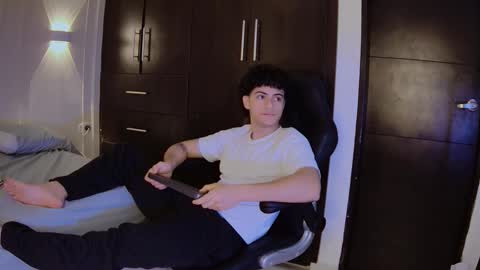 Snapshot of giyu_hayashi chatting on 12-14-25, 01:05 giyu online show from 12-14-25, 01:05