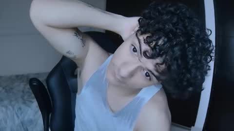 Snapshot of giyu_hayashi chatting on 12-16-25, 12:43 giyu online show from 12-16-25, 12:43