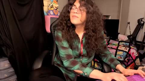 glaceon9 online show from 11-24-25, 11:37