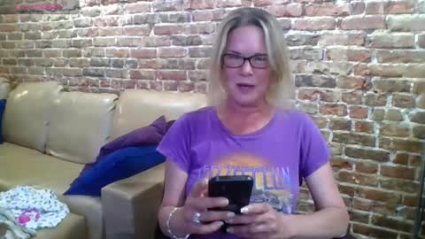Snapshot of glam_cat chatting on 05-18-26, 03:35 Gwendolyn online show from 05-18-26, 03:35