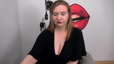 Snapshot of glamorousnikki chatting on 09-13-25, 11:32 Nikki online show from 09-13-25, 11:32