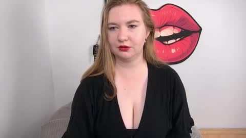 Snapshot of glamorousnikki chatting on 09-15-25, 10:15 Nikki online show from 09-15-25, 10:15