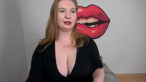 Snapshot of glamorousnikki chatting on 10-17-25, 05:26 Nikki online show from 10-17-25, 05:26