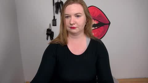 Snapshot of glamorousnikki chatting on 10-20-25, 03:56 Nikki online show from 10-20-25, 03:56