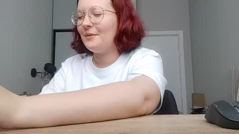 Snapshot of glendarobinson chatting on 07-04-26, 06:19 Elly online show from 07-04-26, 06:19