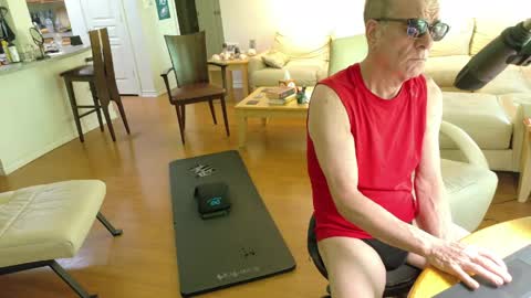 glennbitch online show from 05-04-26, 06:37