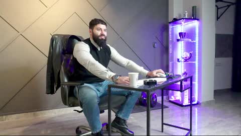 Matthew .. for short call me Matt online show from 12-15-24, 04:07