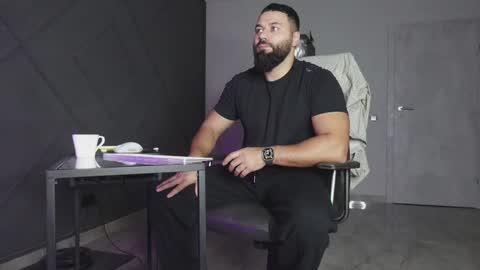 Matthew .. for short call me Matt online show from 11-03-25, 01:29