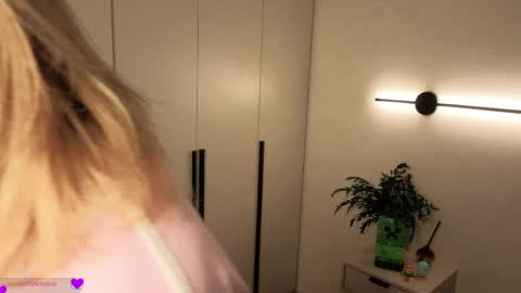 Miroslava friends call me Mira  online show from 04-08-26, 03:39