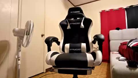 Snapshot of glomightyj chatting on 01-16-26, 06:17 glomightyj online show from 01-16-26, 06:17