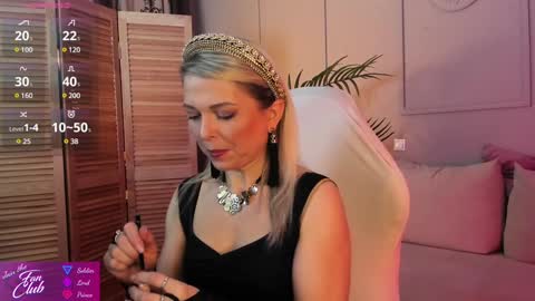 Snapshot of gloria_lovely chatting on 01-28-25, 10:45 Gloria online show from 01-28-25, 10:45