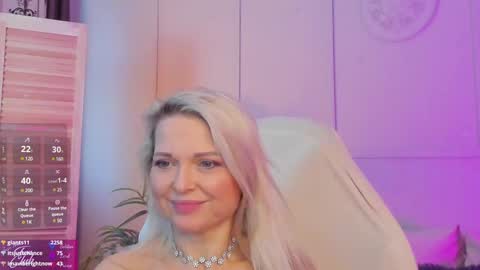 Snapshot of gloria_lovely chatting on 02-04-25, 02:21 Gloria online show from 02-04-25, 02:21