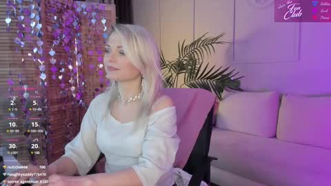 Snapshot of gloria_lovely chatting on 02-18-25, 06:58 Gloria online show from 02-18-25, 06:58
