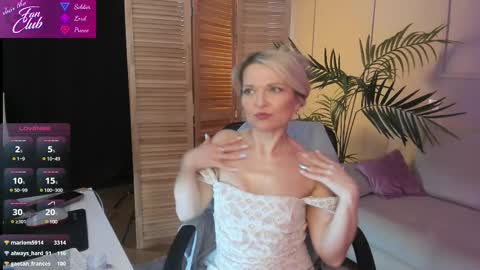 Snapshot of gloria_lovely chatting on 03-07-25, 01:51 Gloria online show from 03-07-25, 01:51
