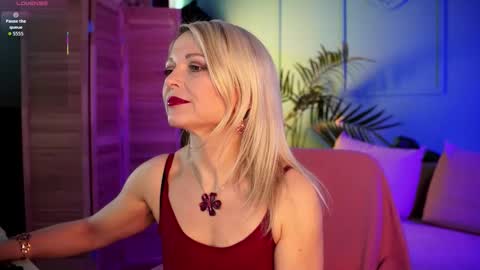 Snapshot of gloria_lovely chatting on 09-25-25, 11:14 Gloria online show from 09-25-25, 11:14