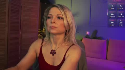 Snapshot of gloria_lovely chatting on 10-09-25, 10:35 Gloria online show from 10-09-25, 10:35