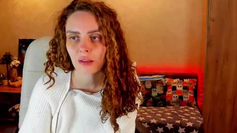 Snapshot of gloria_wood chatting on 12-11-24, 07:36 Gloria Wood online show from 12-11-24, 07:36