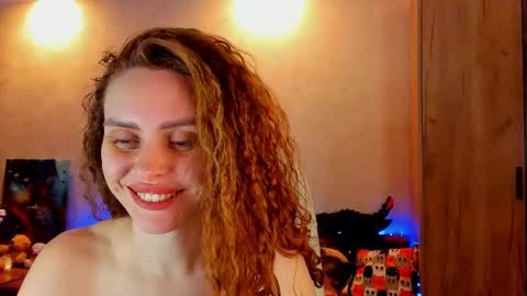 Snapshot of gloria_wood chatting on 12-15-24, 06:59 Gloria Wood online show from 12-15-24, 06:59