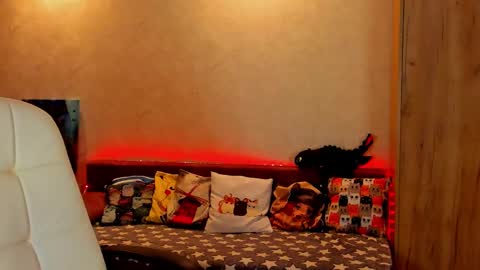 Snapshot of gloria_wood chatting on 12-16-24, 03:54 Gloria Wood online show from 12-16-24, 03:54