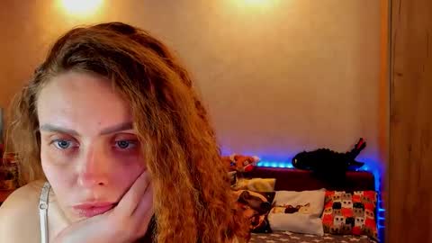 Snapshot of gloria_wood chatting on 12-19-24, 08:55 Gloria Wood online show from 12-19-24, 08:55