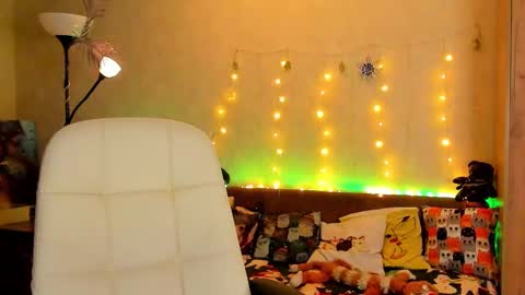 Snapshot of gloria_wood chatting on 12-24-24, 05:34 Gloria Wood online show from 12-24-24, 05:34