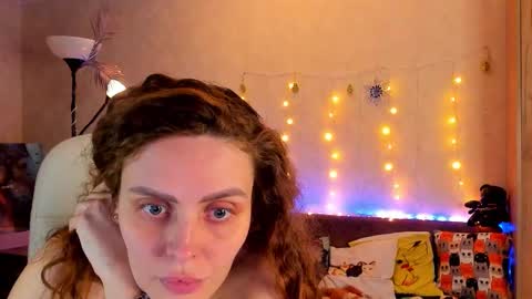 Snapshot of gloria_wood chatting on 12-24-24, 11:44 Gloria Wood online show from 12-24-24, 11:44