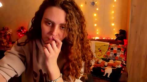 Snapshot of gloria_wood chatting on 12-29-24, 05:44 Gloria Wood online show from 12-29-24, 05:44