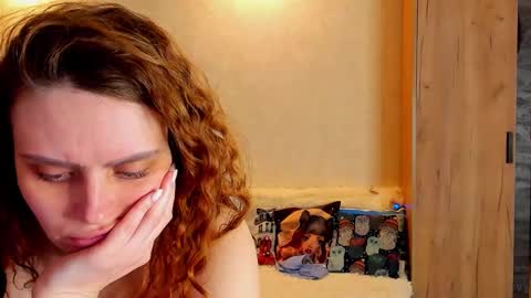 Snapshot of gloria_wood chatting on 02-14-25, 09:10 Gloria Wood online show from 02-14-25, 09:10