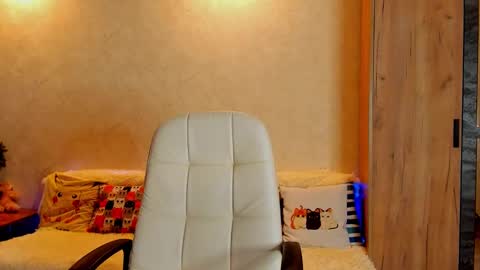 Snapshot of gloria_wood chatting on 02-16-25, 11:37 Gloria Wood online show from 02-16-25, 11:37