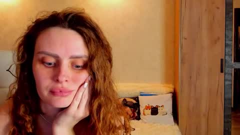 Snapshot of gloria_wood chatting on 02-19-25, 08:20 Gloria Wood online show from 02-19-25, 08:20