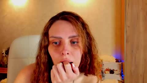 Snapshot of gloria_wood chatting on 02-23-25, 09:05 Gloria Wood online show from 02-23-25, 09:05