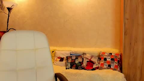 Snapshot of gloria_wood chatting on 03-08-25, 09:40 Gloria Wood online show from 03-08-25, 09:40