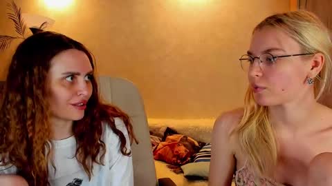 Snapshot of gloria_wood chatting on 03-12-25, 06:44 Gloria Wood online show from 03-12-25, 06:44