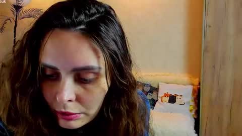 Snapshot of gloria_wood chatting on 10-12-25, 06:07 Gloria Wood online show from 10-12-25, 06:07