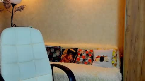 Snapshot of gloria_wood chatting on 10-14-25, 04:19 Gloria Wood online show from 10-14-25, 04:19