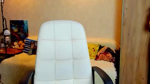 Snapshot of gloria_wood chatting on 10-21-25, 06:30 Gloria Wood online show from 10-21-25, 06:30