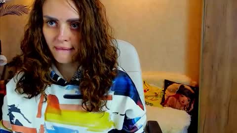 Snapshot of gloria_wood chatting on 10-26-25, 08:48 Gloria Wood online show from 10-26-25, 08:48