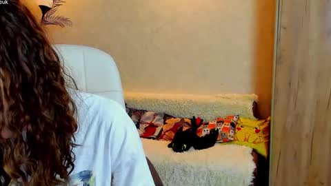 Snapshot of gloria_wood chatting on 11-13-25, 04:50 Gloria Wood online show from 11-13-25, 04:50