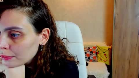 Snapshot of gloria_wood chatting on 11-15-25, 06:26 Gloria Wood online show from 11-15-25, 06:26