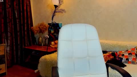 Snapshot of gloria_wood chatting on 11-17-25, 04:35 Gloria Wood online show from 11-17-25, 04:35